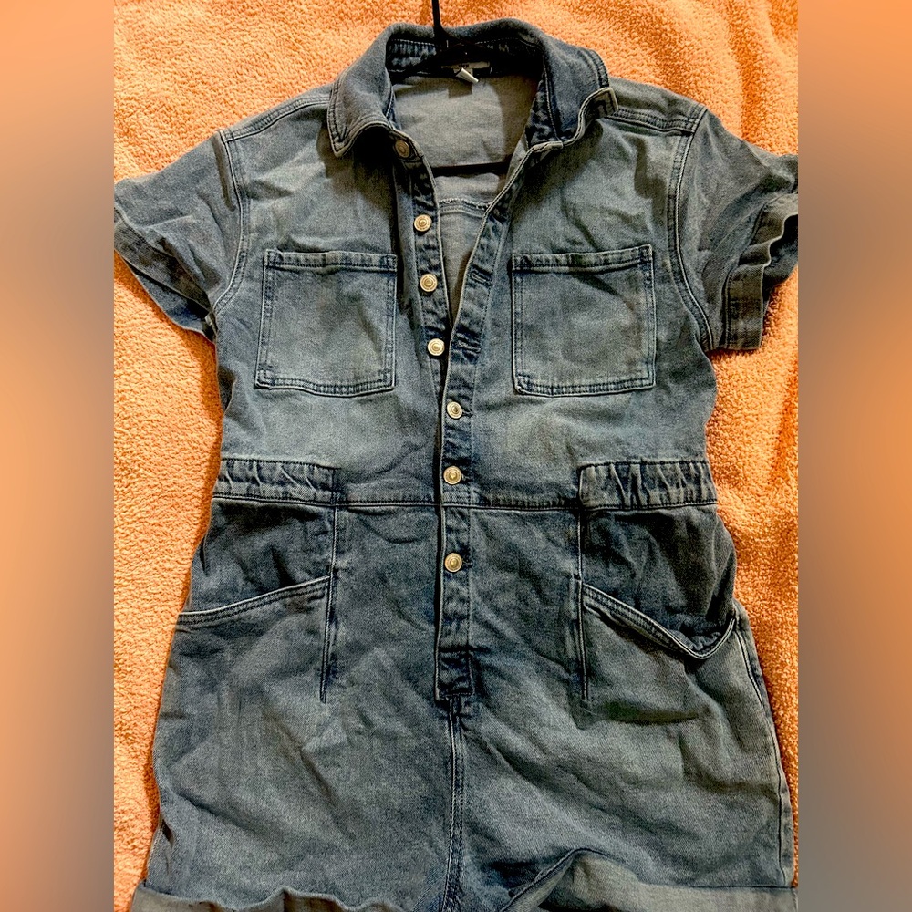 Women’s one piece (short) romper size XL